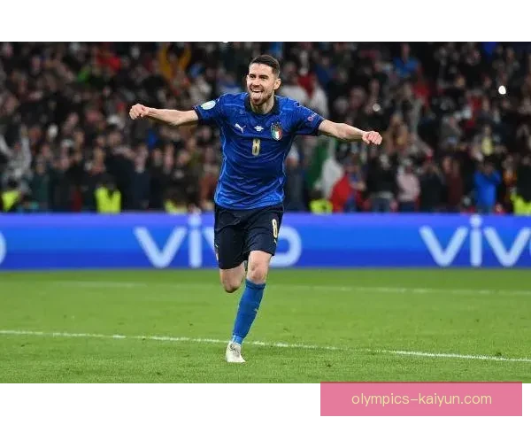 若日尼奥引领中场组织，助力球队争夺冠军荣耀表现亮眼